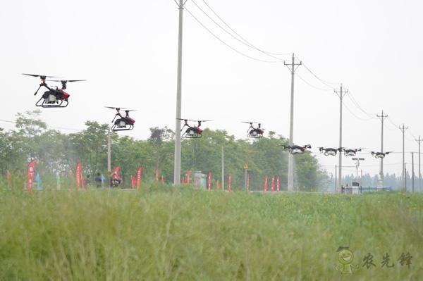 武汉智慧农业产业园举办首届新型农机装备田间展